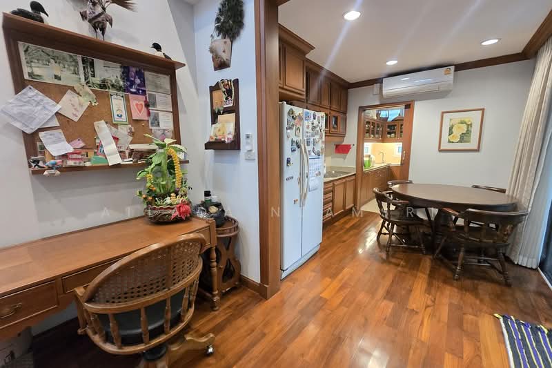 ขายที่ดินพร้อมบ้าน 2 หลัง ในย่านพร้อมพงษ์, กรุงเทพ, Sukhumvit 22, คลองเตย, คลองเตย, กรุงเทพ, 268 ตร.ม., บ้านเดี่ยว ขาย, โดย Ailada Ngamsri, 500479169 - DDproperty.com
