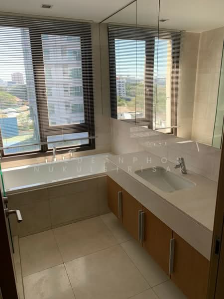 Prive by Sansiri, Bangkok, 68 Soi Ruamrudee, Wireless Road, Lumphini, Pathum Wan, Bangkok, 2 Bedrooms, 94 sqm, Condo For Rent, by Khlueanphon Nukulsirisak, 500479310 - DDproperty.com