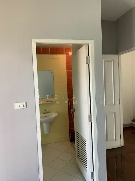 4-BR Townhouse, Bangkok, Suan Luang, Bangkok, 4 Bedrooms, 240 sqm, Townhouse For Rent, by Ratchanon Songthammakul, 500479346 - DDproperty.com