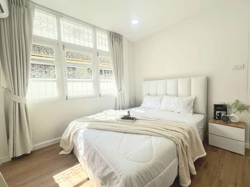 undefined, Bangkok, Samsen Nok, Huai Khwang, Bangkok, 4 Bedrooms, 325 sqm, Single Detached House For Rent, by Ratchanon Songthammakul, 500479357 - DDproperty.com