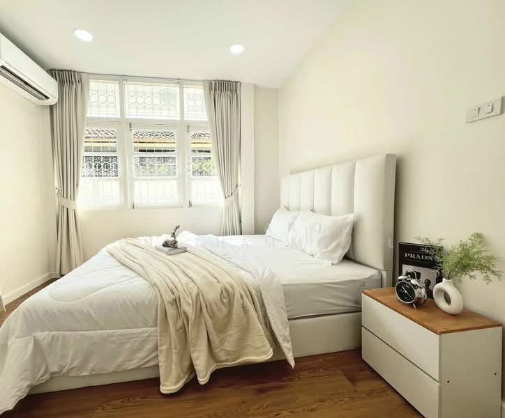 undefined, Bangkok, Samsen Nok, Huai Khwang, Bangkok, 4 Bedrooms, 325 sqm, Single Detached House For Rent, by Ratchanon Songthammakul, 500479357 - DDproperty.com