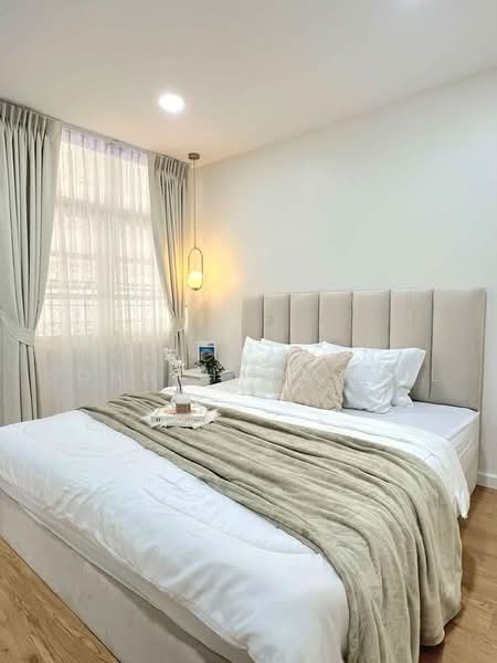 undefined, Bangkok, Samsen Nok, Huai Khwang, Bangkok, 4 Bedrooms, 325 sqm, Single Detached House For Rent, by Ratchanon Songthammakul, 500479357 - DDproperty.com