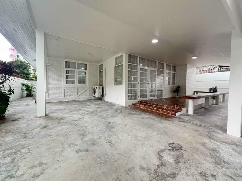 undefined, Bangkok, Samsen Nok, Huai Khwang, Bangkok, 4 Bedrooms, 325 sqm, Single Detached House For Rent, by Ratchanon Songthammakul, 500479357 - DDproperty.com