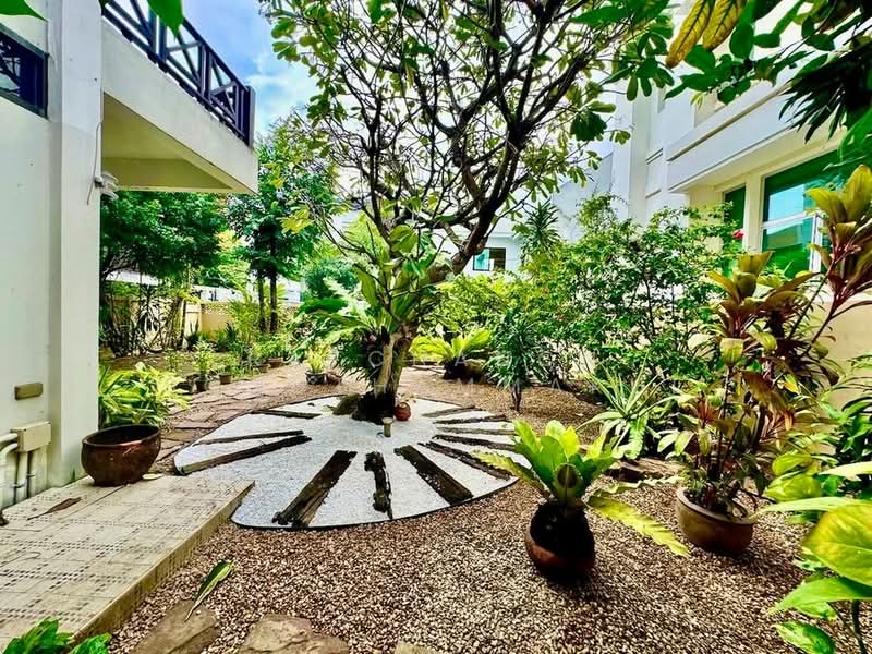 3-BR House, Bangkok, Chong Nonsi, Yan Nawa, Bangkok, 3 Bedrooms, 400 sqm, Single Detached House For Rent, by Ratchanon Songthammakul, 500479358 - DDproperty.com