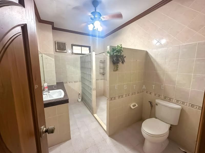Spacious 2 Storey House for Sale Noen Plab Wan East Pattaya, Chon Buri (Pattaya), Bang Lamung, Bang Lamung (Pattaya), Chon Buri (Pattaya), 4 Bedrooms, 2,752 sqm, Single Detached House For Sale, by PLC real estate, 500479360 - DDproperty.com