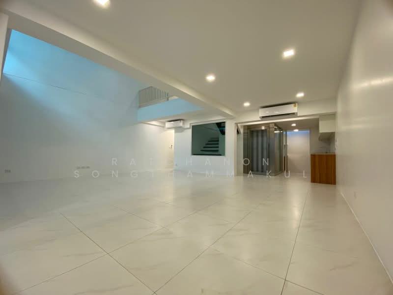 3-BR Townhouse, Bangkok, Khlongtoei Nua, Watthana, Bangkok, 3 Bedrooms, 350 sqm, Townhouse For Rent, by Ratchanon Songthammakul, 500479365 - DDproperty.com