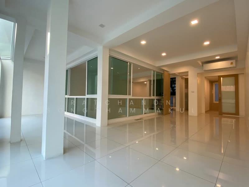 ทาวน์เฮาท์ 3-ห้องนอน, กรุงเทพ, คลองเตยเหนือ, วัฒนา, กรุงเทพ, 350 ตร.ม., ทาวน์เฮ้าส์ ให้เช่า, โดย Ratchanon Songthammakul, 500479365 - DDproperty.com