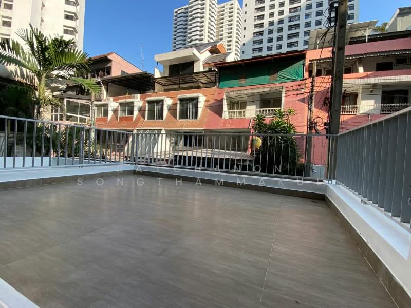 3-BR Townhouse, Bangkok, Khlongtoei Nua, Watthana, Bangkok, 3 Bedrooms, 350 sqm, Townhouse For Rent, by Ratchanon Songthammakul, 500479365 - DDproperty.com