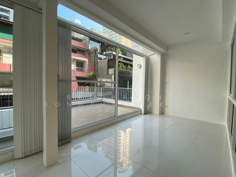 3-BR Townhouse, Bangkok, Khlongtoei Nua, Watthana, Bangkok, 3 Bedrooms, 350 sqm, Townhouse For Rent, by Ratchanon Songthammakul, 500479365 - DDproperty.com