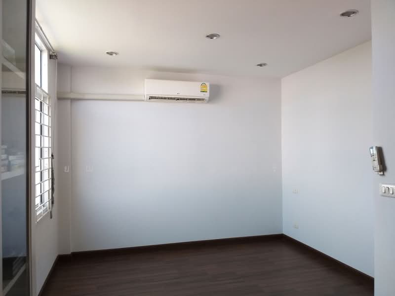 Baan Ravipa Sukhumvit 103, Bangkok, Soi Sukhumvit 103 (Udomsuk Road), Bang Chak, Phra Khanong, Bangkok, 5 Bedrooms, 263 sqm, Townhouse For Sale, by ชัยณรงค์ ลิ้มอารีย์สุข, 500479401 - DDproperty.com
