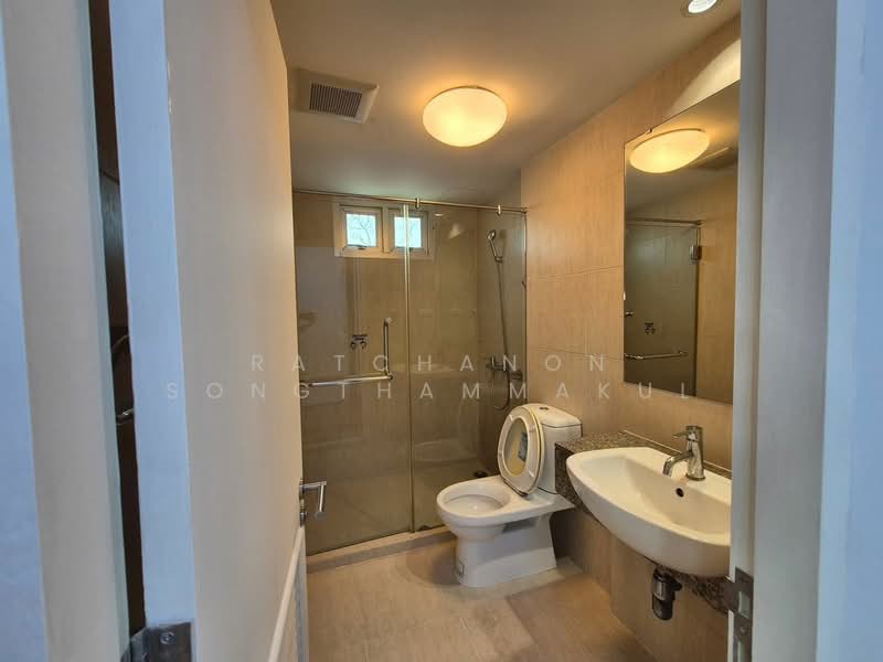 The Clover Thonglor Residence, Bangkok, Soi Sukhumvit 55, Khlong Tan Nua, Watthana, Bangkok, 2 Bedrooms, 70 sqm, Condo For Rent, by Ratchanon Songthammakul, 500479483 - DDproperty.com