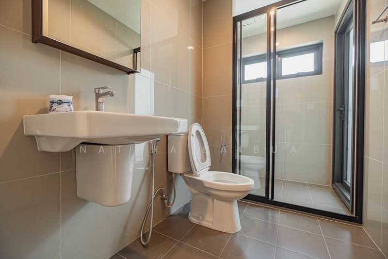 The Base Phetchaburi-Thonglor, Bangkok, Phetchaburi Rd, Bang Kapi, Huai Khwang, Bangkok, 2 Bedrooms, 62 sqm, Condo For Rent, by Nattha Baibua, 500479555 - DDproperty.com