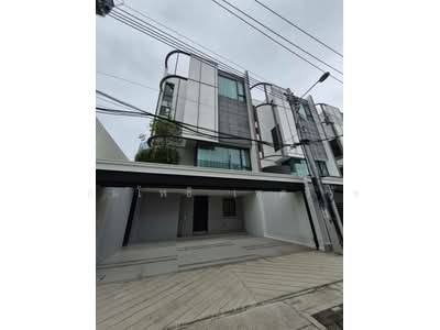 ขาย - ทาวน์โฮม อารีย์, กรุงเทพ