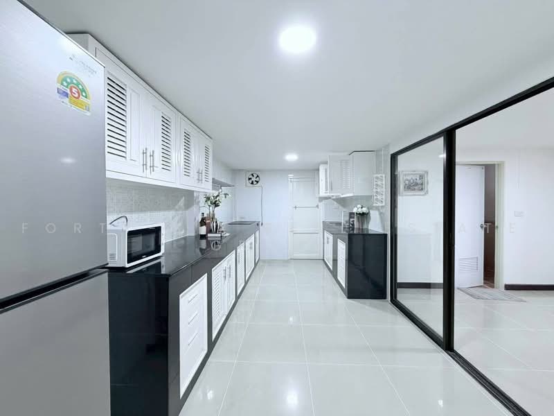 บ้านเดี่ยวให้เช่า ใจกลางรัชดา-ห้วยขวาง ประชาราษฎร์บำเพ็ญ, Bangkok, Samsen Nok, Huai Khwang, Bangkok, 6 Bedrooms, 500 sqm, Single Detached House For Rent, by Forty-Six Real Estate Group, 500479652 - DDproperty.com