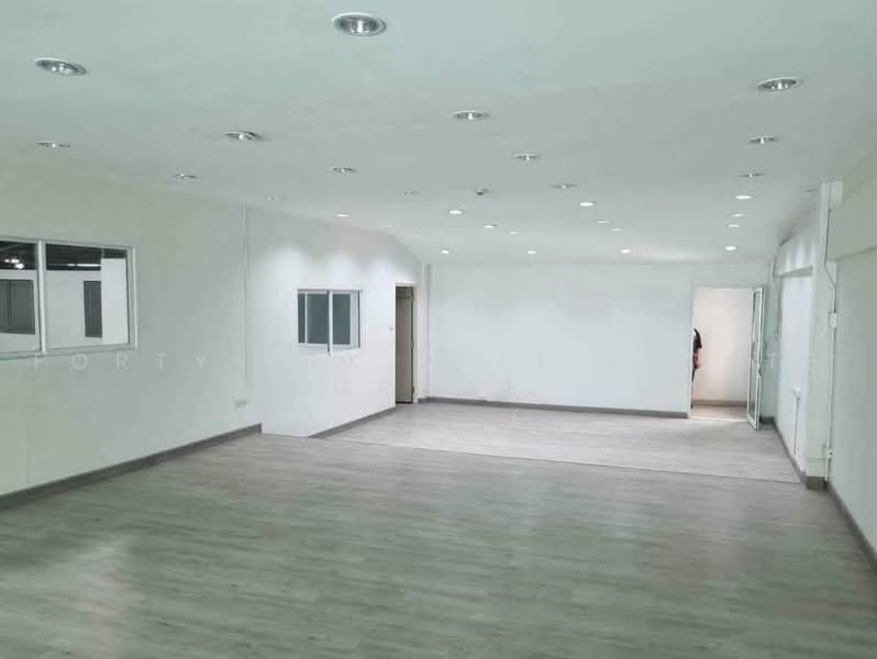 โกดังพร้อมออฟฟิศให้เช่า ซ.รามคำแหง 4, Bangkok, Suan Luang, Bangkok, , 440 sqm, Warehouse/Factory For Rent, by Forty-Six Real Estate Group, 500479688 - DDproperty.com