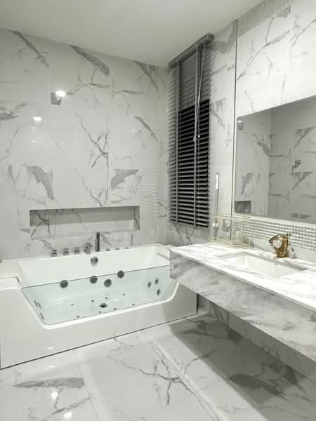 Custom-built detached house, Soi Asawapichet 9, Taling Chan, Bangkok, 223 46 ซอย หมู่บ้านสวนบัว แขวงฉิมพลี เขตตลิ่งชัน กรุงเทพมหานคร 10170, Chim Plee, Taling Chan, Bangkok, 4 Bedrooms, 342 sqm, Single Detached House For Sale, by Lalita Sriploy, 500479704 - DDproperty.com