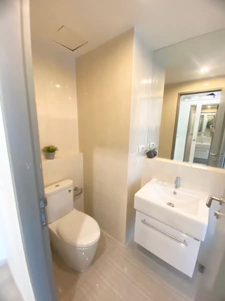 Life Ratchadapisek, Bangkok, 279 Ratchadapisaek Road, Huai Khwang, Bangkok, 2 Bedrooms, 55 sqm, Condo For Rent, by Vinai Wattana, 500479839 - DDproperty.com
