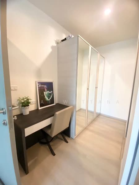 Life Ratchadapisek, Bangkok, 279 Ratchadapisaek Road, Huai Khwang, Bangkok, 2 Bedrooms, 55 sqm, Condo For Rent, by Vinai Wattana, 500479839 - DDproperty.com