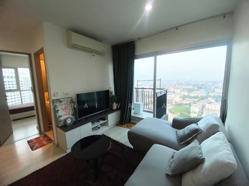 Life Ratchadapisek, Bangkok, 279 Ratchadapisaek Road, Huai Khwang, Bangkok, 2 Bedrooms, 55 sqm, Condo For Rent, by Vinai Wattana, 500479839 - DDproperty.com
