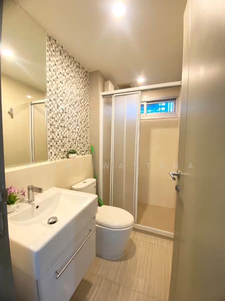 Life Ratchadapisek, Bangkok, 279 Ratchadapisaek Road, Huai Khwang, Bangkok, 2 Bedrooms, 55 sqm, Condo For Rent, by Vinai Wattana, 500479839 - DDproperty.com