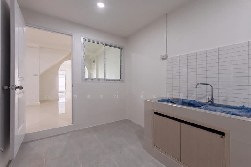 Baan Lanthog Tiwanon-Pak Kret 27, Nonthaburi, Tiwanon Road, Bang Phut, Pak Kret, Nonthaburi, 2 Bedrooms, 160 sqm, Townhouse For Sale, by Nannapatsorn Limsiriwat, 500479848 - DDproperty.com