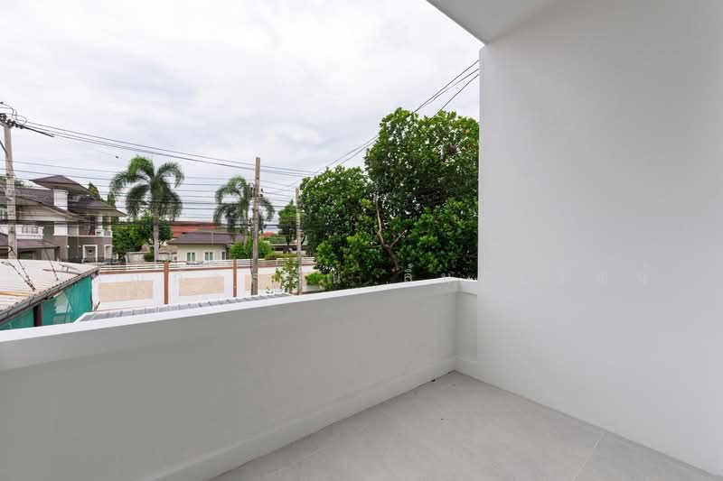 Baan Lanthog Tiwanon-Pak Kret 27, Nonthaburi, Tiwanon Road, Bang Phut, Pak Kret, Nonthaburi, 2 Bedrooms, 160 sqm, Townhouse For Sale, by Nannapatsorn Limsiriwat, 500479848 - DDproperty.com