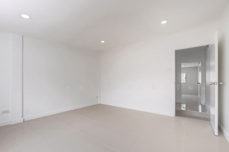 Baan Lanthog Tiwanon-Pak Kret 27, Nonthaburi, Tiwanon Road, Bang Phut, Pak Kret, Nonthaburi, 2 Bedrooms, 160 sqm, Townhouse For Sale, by Nannapatsorn Limsiriwat, 500479848 - DDproperty.com