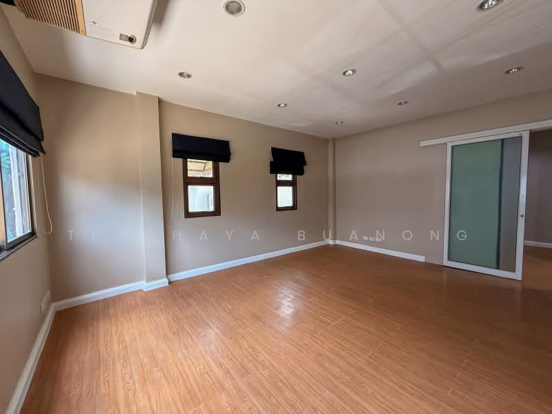 undefined, Bangkok, Phlapphla, Wang Thonglang, Bangkok, 6 Bedrooms, 300 sqm, Townhouse For Rent, by Thachaya Buanong, 500480013 - DDproperty.com