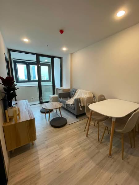 XT Huaikhwang, Bangkok, 244 Ratchadaphisek Road, Huai Khwang, Bangkok, 1 Bedroom, 35 sqm, Condo For Rent, by Poommipat Suradech, 500480072 - DDproperty.com