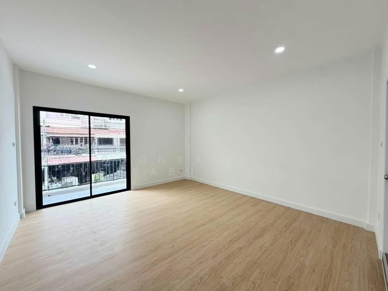 Sinthawi Grand Village, Bangkok, Tha Kham, Bang Khun Thian, Bangkok, 3 Bedrooms, 160 sqm, Townhouse For Sale, by Poonyaporn Veerabulyarit, 500480081 - DDproperty.com