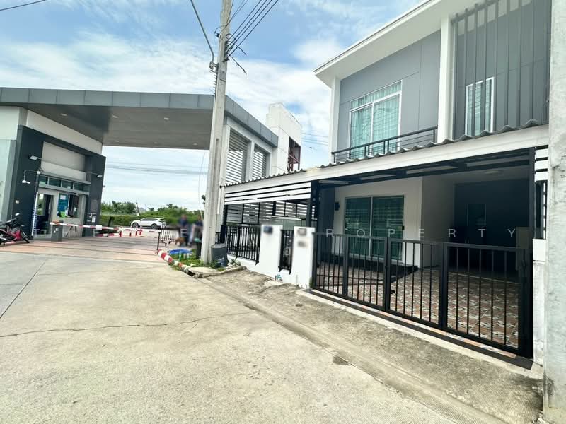 Baan Pruksa 86/2 Ladkrabang-Suvarnabhumi, Samut Prakan, Soi Ladkrabang 54, Ladkrabang Road, Srisa Chorakhe Noi, Bang Sao Thong, Samut Prakan, 3 Bedrooms, 100 sqm, Townhouse For Sale, by The Best Property เอ๋, 500480193 - DDproperty.com