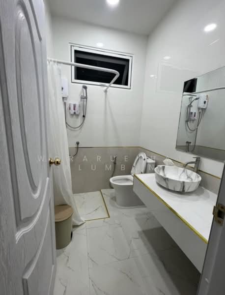 5-BR House, Bangkok, Lam Pla Tiew, Lat Krabang, Bangkok, 5 Bedrooms, 250 sqm, Single Detached House For Rent, by Woraruethai Klumbun, 500480217 - DDproperty.com