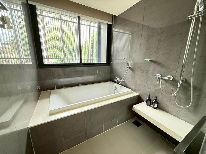Urbitia Thonglor, Bangkok, 19 Soi Sukhumvit 36 Thonglor Road, Phra Kanong, Khlong Toei, Bangkok, 2 Bedrooms, 65 sqm, Condo For Rent, by Sasithon Phonchuai, 500480375 - DDproperty.com