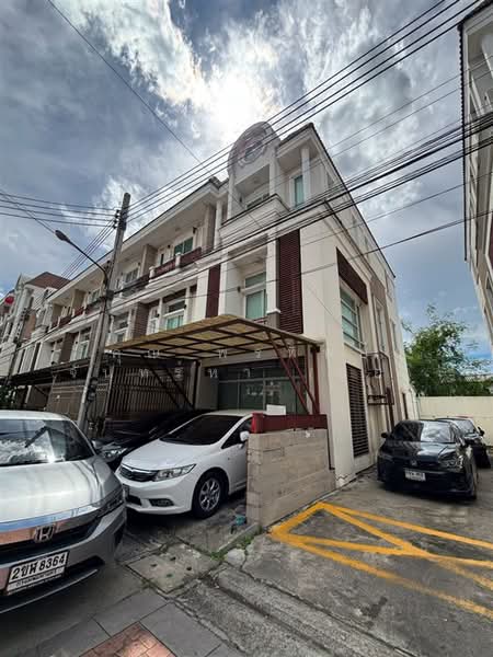 พรีเมี่ยม เพลส 3 เอกมัย-รามอินทรา (Premium Place 3 Ekamai-Ramindra), กรุงเทพ, ถนนนวลจันทร์, คลองกุ่ม, บึงกุ่ม, กรุงเทพ, 150 ตร.ม., ทาวน์เฮ้าส์ ขาย, โดย คุณ พรทิพย์ จันทร์หา (ปุ๋ย), 500480592 - DDproperty.com