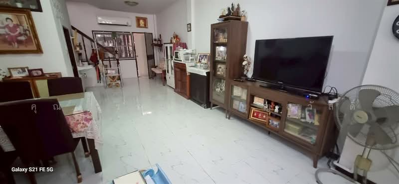 ทาวน์โฮม 3 ชั้น 18.4 ตร.ว. ใกล้ห้างเซ็นทรัลลาดพร้าว ซอยลาดพร้าว47 (สะพาน2), กรุงเทพ, ถนนลาดพร้าว, สะพานสอง, วังทองหลาง, กรุงเทพ, 130 ตร.ม., ทาวน์เฮ้าส์ ขาย, โดย คุณ วรรณรัช บุญสวัสดิ์ (วิน), 500480646 - DDproperty.com