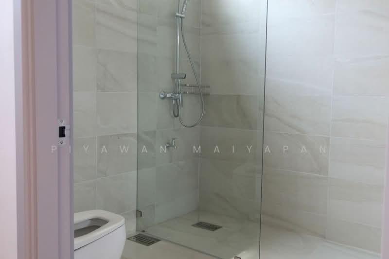 Ruamsuk Condominium, Bangkok, 12 Soi Athakravi, Khong Tan, Khlong Toei, Bangkok, 4 Bedrooms, 330 sqm, Condo For Rent, by Piyawan Maiyapan, 500480649 - DDproperty.com