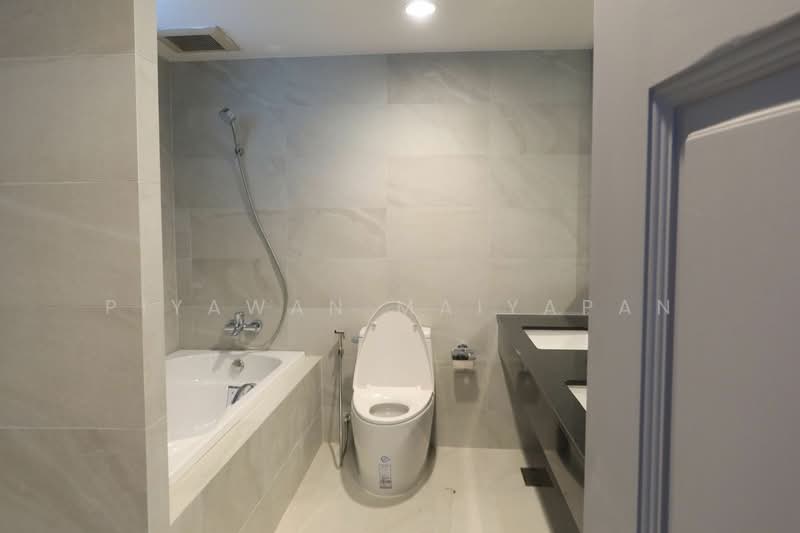 Ruamsuk Condominium, Bangkok, 12 Soi Athakravi, Khong Tan, Khlong Toei, Bangkok, 4 Bedrooms, 330 sqm, Condo For Rent, by Piyawan Maiyapan, 500480649 - DDproperty.com