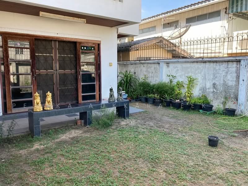 5-BR House, Bangkok, Chan Kasem, Chatuchak, Bangkok, 5 Bedrooms, 200 sqm, Single Detached House For Sale, by Pemika Aukkaraleekul, 500480685 - DDproperty.com