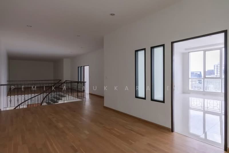 Asoke Place, Bangkok, Asok Montri Rd, Khlongtoei Nua, Watthana, Bangkok, 3 Bedrooms, 343 sqm, Condo For Sale, by Pemika Aukkaraleekul, 500480748 - DDproperty.com