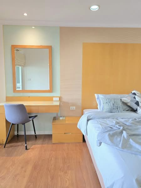Lumpini Suite Ratchada-Rama 3, Bangkok, Soi Naradhiwat Rajanagarindra 30, Chong Nonsi, Yan Nawa, Bangkok, 3 Bedrooms, 85 sqm, Condo For Rent, by Boonraksa Sopak, 500480757 - DDproperty.com