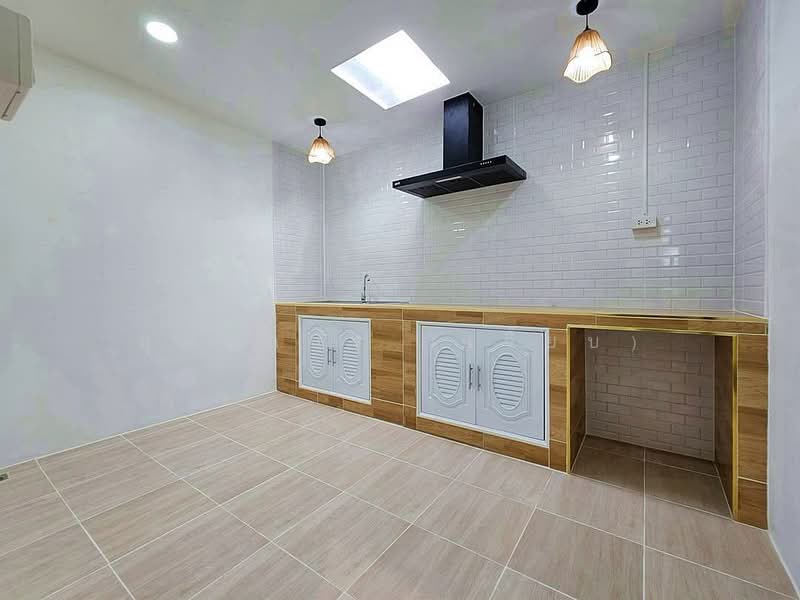 บ้านสวย 5 ห้องนอน อยู่ถนนเมน หมู่บ้านสุชา ติดถนนบางบัวทอง – สุพรรณบุรี ใกล้ตลาดสมบัติบุรี, Nonthaburi, บางบัวทอง - สุพรรณบุรี, Lahan, Bang Bua Thong, Nonthaburi, , 84 sqm, Land For Sale, by บุษบากร (เจี๊ยบ), 500480913 - DDproperty.com