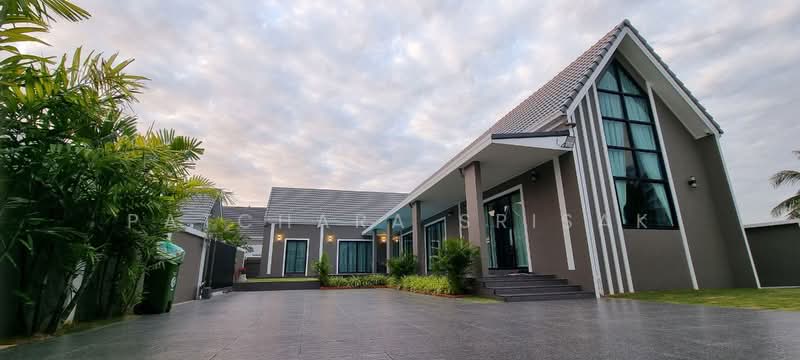 5-BR Villa, Chon Buri (Pattaya), Poong, Bang Lamung (Pattaya), Chon Buri (Pattaya), 5 Bedrooms, 300 sqm, Villa For Rent, by Patchara Srisak, 500480928 - DDproperty.com