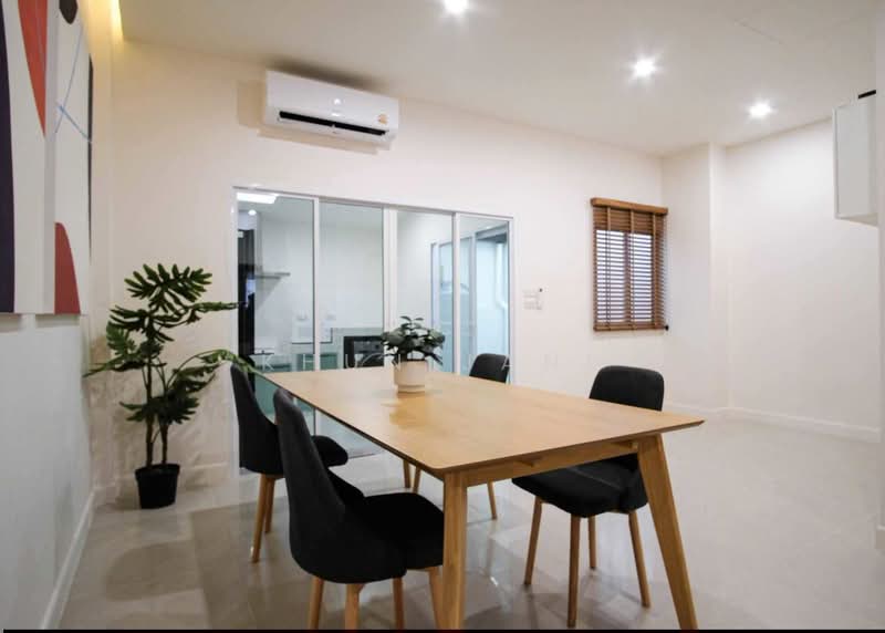 Baan Klang Muang British Town Srinakarin, Samut Prakan, Soi Baan Klang Muang British Town Srinakarin, Bang Kaeo, Bang Plee, Samut Prakan, 3 Bedrooms, 230 sqm, Townhouse For Rent, by Khun Jane, 500480971 - DDproperty.com