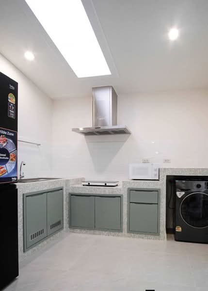 Baan Klang Muang British Town Srinakarin, Samut Prakan, Soi Baan Klang Muang British Town Srinakarin, Bang Kaeo, Bang Plee, Samut Prakan, 3 Bedrooms, 230 sqm, Townhouse For Rent, by Khun Jane, 500480971 - DDproperty.com