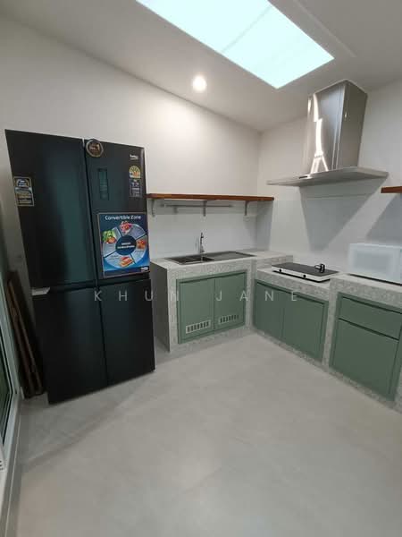Baan Klang Muang British Town Srinakarin, Samut Prakan, Soi Baan Klang Muang British Town Srinakarin, Bang Kaeo, Bang Plee, Samut Prakan, 3 Bedrooms, 230 sqm, Townhouse For Rent, by Khun Jane, 500480971 - DDproperty.com