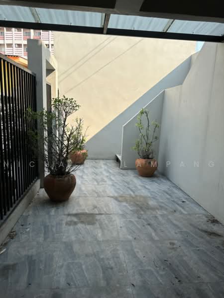 บ้าน 4-ห้องนอน, กรุงเทพ, ดินแดง, กรุงเทพ, 200 ตร.ม., บ้านเดี่ยว ขาย, โดย Nicha Na Lampang, 500481063 - DDproperty.com