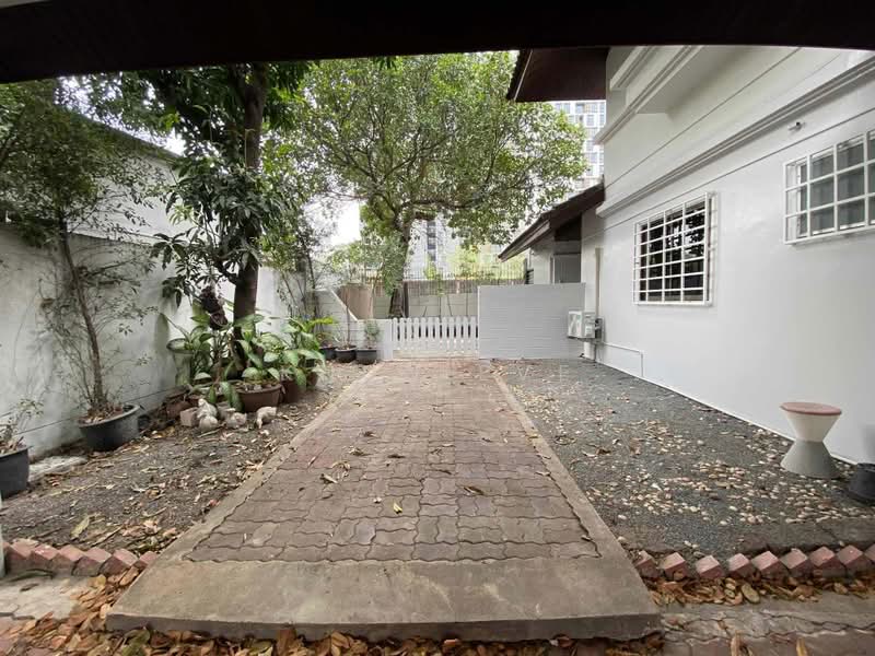 Detached House for Rent Ekkamai Ram Inthra Suitable for Home Office ( SPSEVE2223 ), Bangkok, ถนนประชาอุทิศ, Wang Thonglang, Bangkok, 10+ Bedrooms, 390 sqm, Single Detached House For Rent, by Khun EVE, 500481197 - DDproperty.com