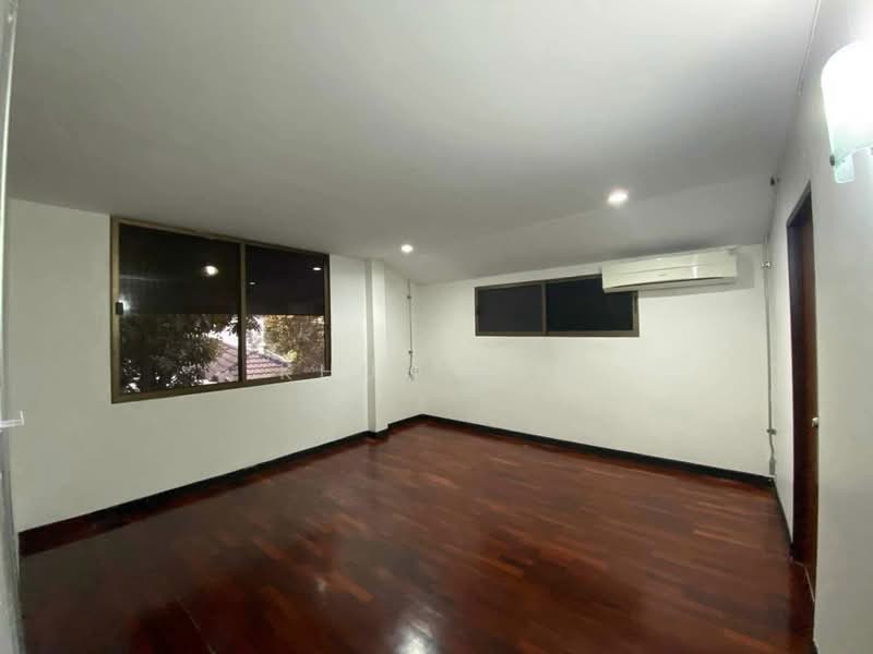 Detached House for Rent Ekkamai Ram Inthra Suitable for Home Office ( SPSEVE2223 ), Bangkok, ถนนประชาอุทิศ, Wang Thonglang, Bangkok, 10+ Bedrooms, 390 sqm, Single Detached House For Rent, by Khun EVE, 500481197 - DDproperty.com
