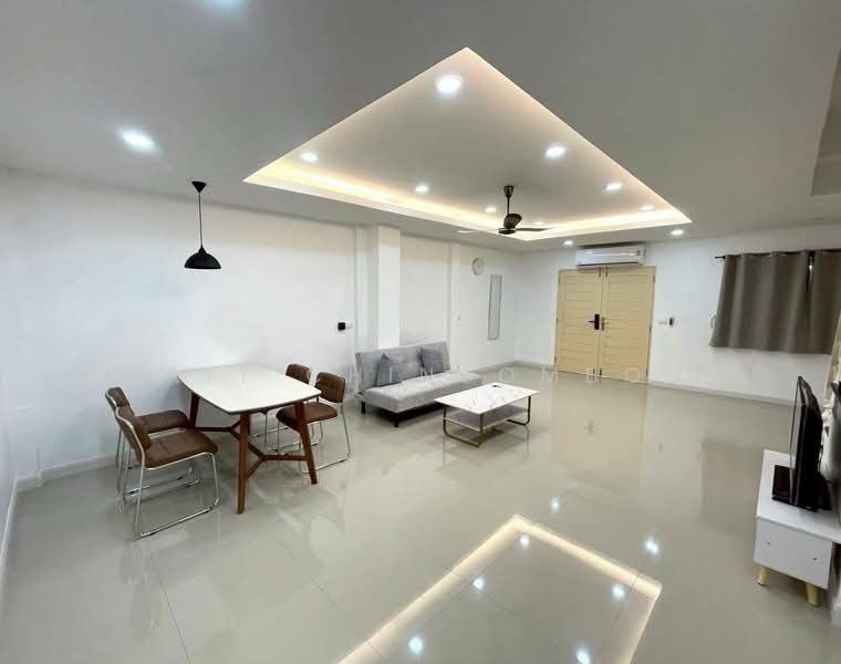 2-BR Townhouse, Bangkok, Phra Kanong Nua, Watthana, Bangkok, 2 Bedrooms, 140 sqm, Townhouse For Rent, by Tarit Chinsomboon, 500481272 - DDproperty.com