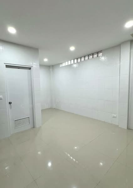 ทาวน์เฮ้าส์ 2-ห้องนอน, กรุงเทพ, พระโขนงเหนือ, วัฒนา, กรุงเทพ, 140 ตร.ม., ทาวน์เฮ้าส์ ให้เช่า, โดย Tarit Chinsomboon, 500481272 - DDproperty.com